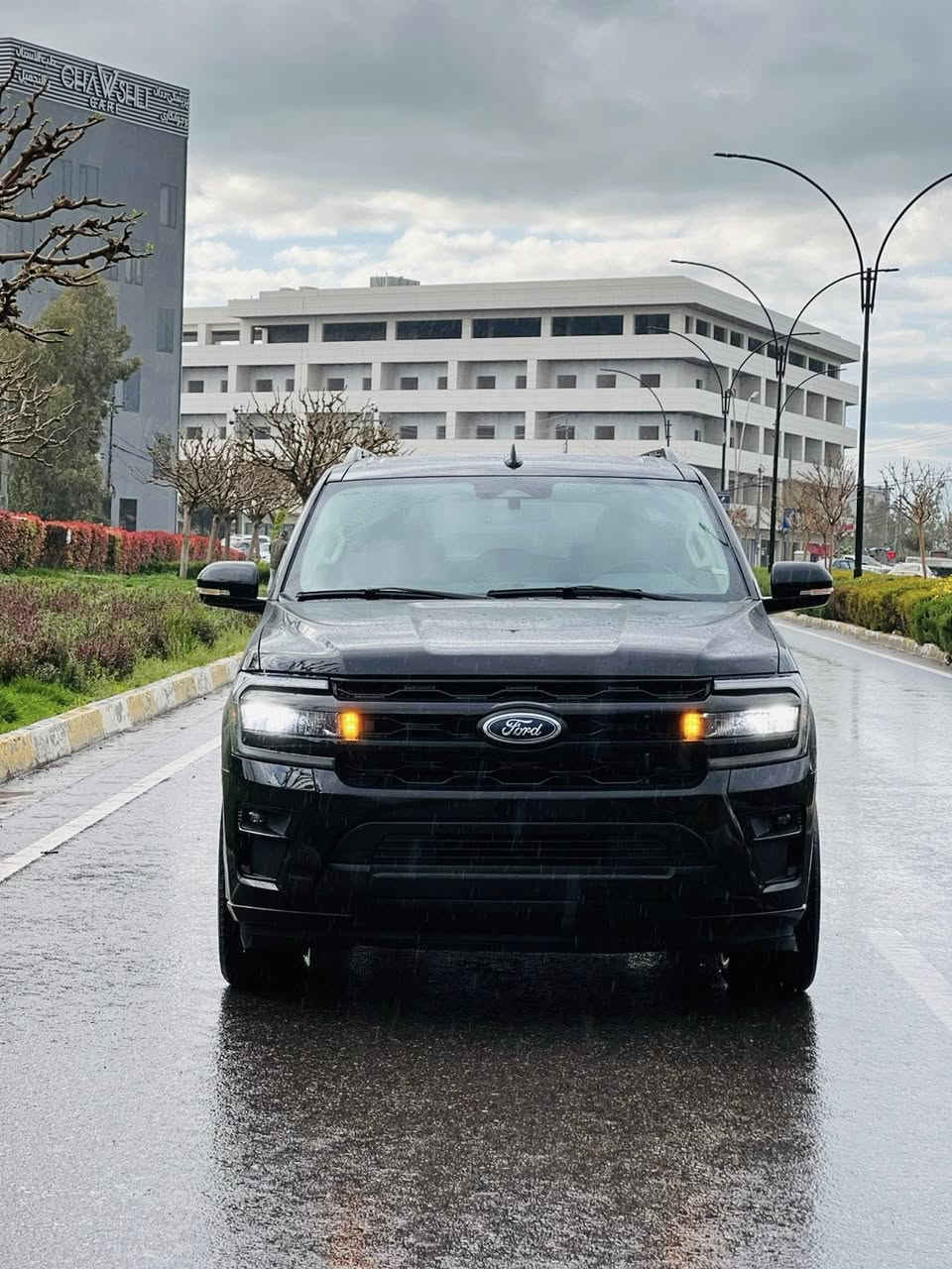 فورد اكسبديشن موديل ٢٠٢٤ مواصفات لمتيد حجم ماكس فول مواصفات تجي ٧ راكب لون اسود ملكي و داخيل كريمي محرك ٣.٥ يعني ٦ سلندر توربو مع فوريل ٥ انظيمة قيادة و رادارات و تحكم ذاتي كشن مساج و تبريد بعد هواية مواصفات ماشي ٦٠ الف وارد امريكي ضرر قطعتين صبغ بدون دواخل فقط مكان اربيل يترقم شمالي سعر ٣٣٨ ورقة شراي يتصل 
***********
***********
