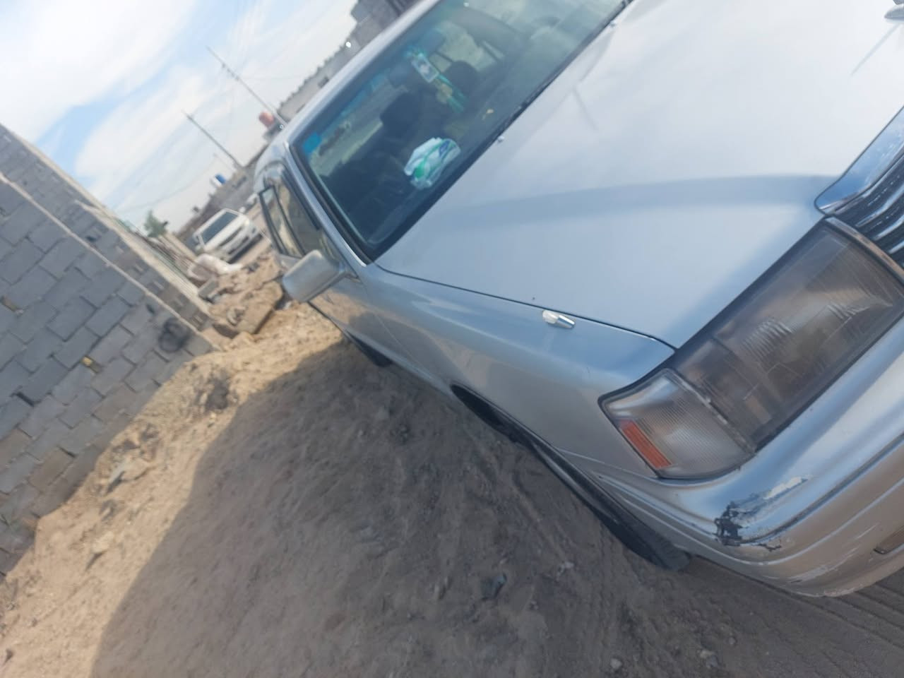 السلام عليكم اخوان السياره لبيع مكفوله من ضربه بيها صبغ  سياره جديده وحلوه سياره نغل جثه رقم نكليزي بسمي لسعر 78 وبيه مجال لعنوان بصره ابو الخصيب
***********
