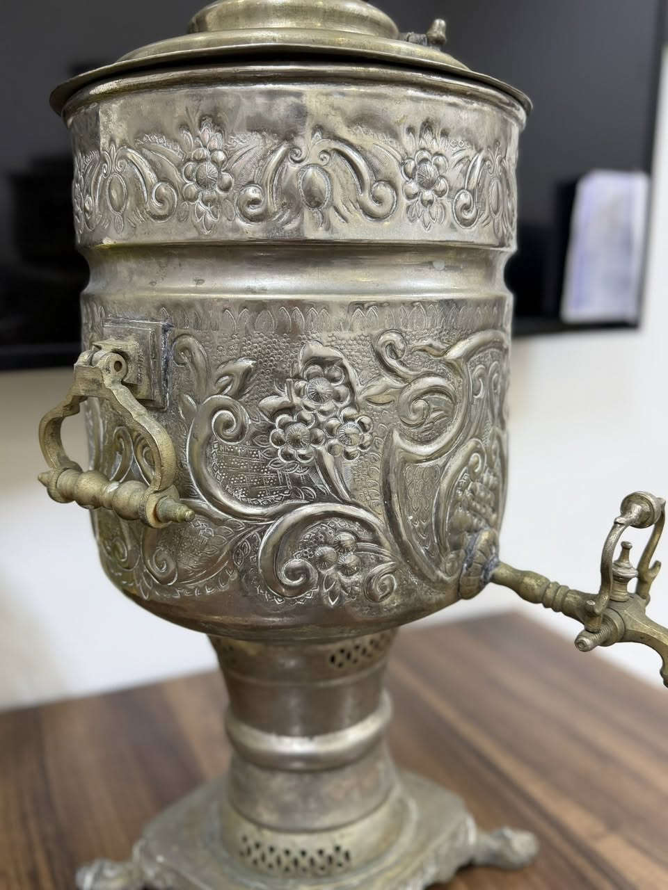 قطعة مميزة وعمالقه شوفو الصوره وجمال السماور بالنقوش البارزه والزخارف
اخوان السعر عالخاص


**إذا كنت صاحب هذا الإعلان وتريد حذفه لأي سبب، رجاءا أرسل رسالة إلى الدعم الفني**