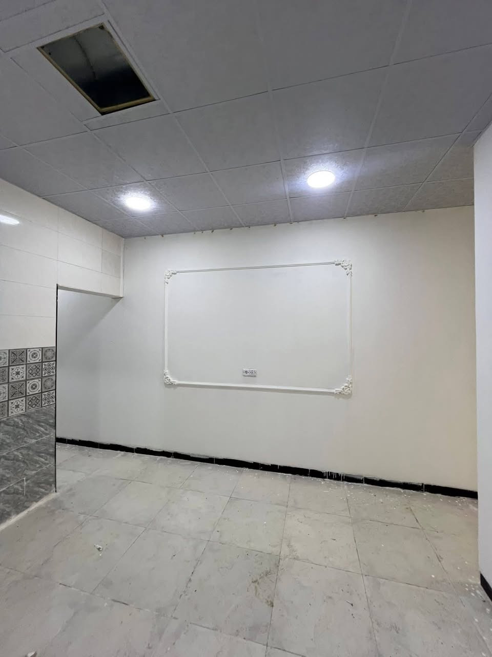 السلام عليكم دار للبيع مساح  100متر نضام دكت اناره مخفيه وجهيه فلين موقع الدار كركوك حي بدر فرع مول حسين سادس فرع  السعر  41 اوبيه مجال الاستفسار الاتصال ***********
