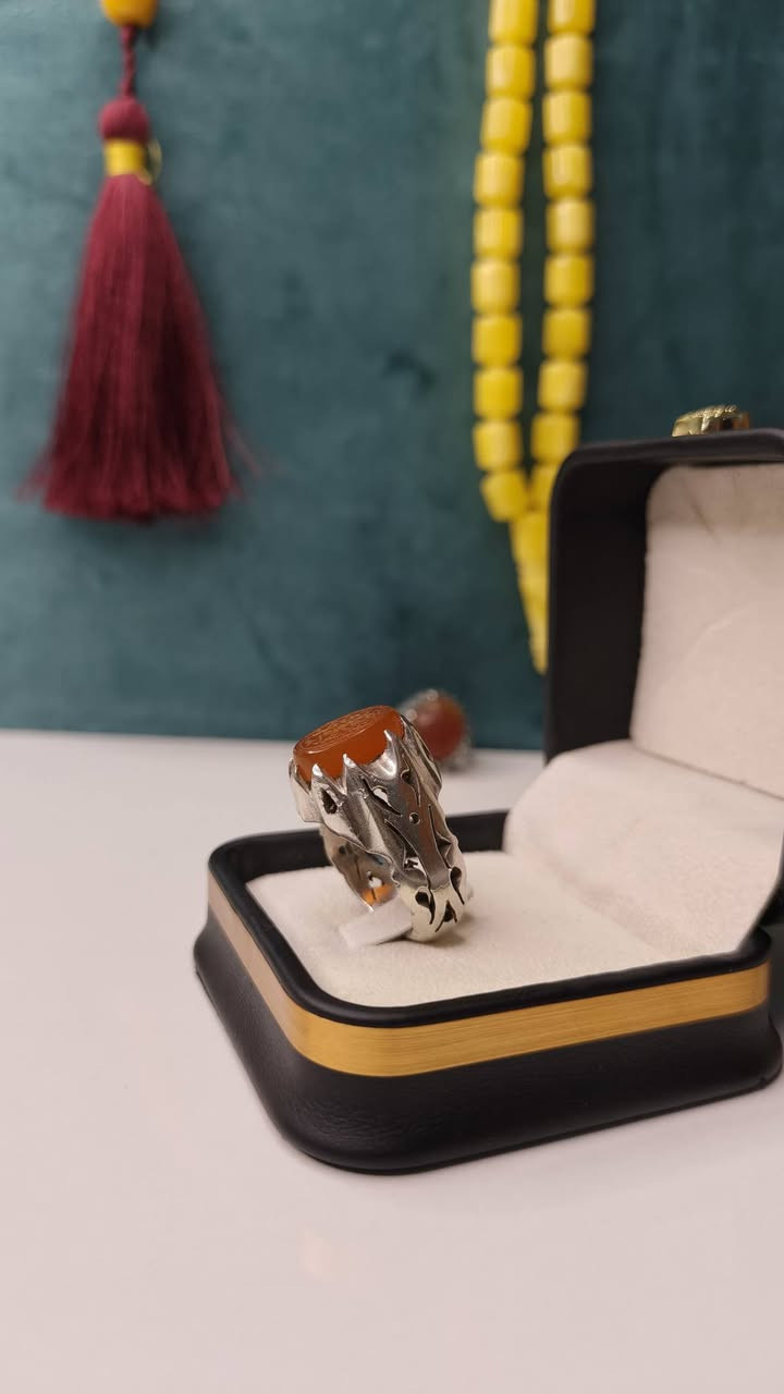 خواتم فضه عقيق 💎
صياغات ثقيله 
يوجد توصيل داخل الناصريه فقط 

***********
