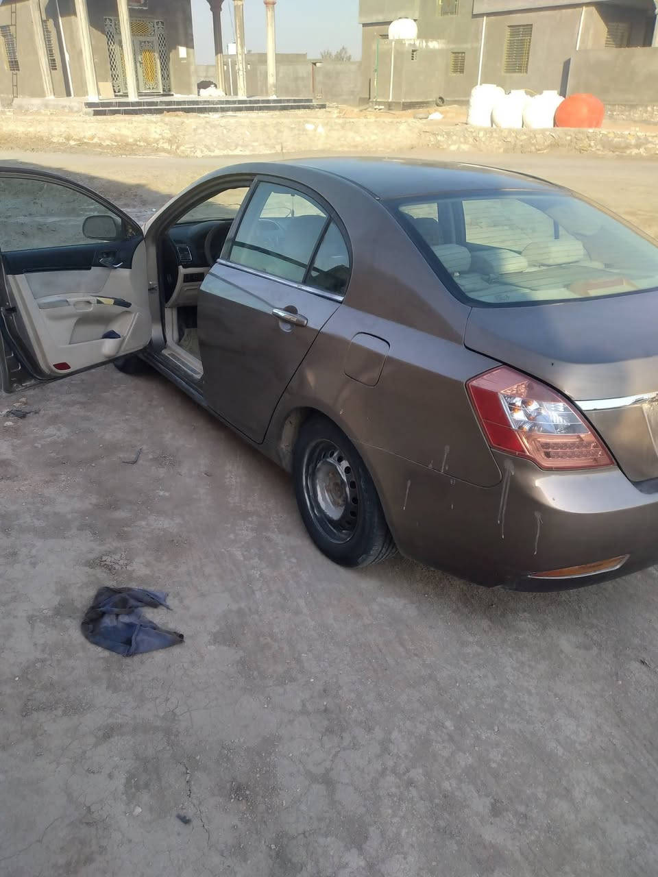 بسبب الوعود الكاذبة ومسح المنشور وباجر جايك أعادة نشر
سيارة جيلي امكراند موديل ١٦ داخلة العراق 
في عام ١٨سياره حلوه وحديثه وكلشي،شغال،بيها 
بس عوزها ارقام الو تسقيط لو من الدوله السيارة أوراقها كامله ومكمركة وكامله 
السعر مال بيع مستعجل 
٢٥ .العنوان السماوه الرميثة 
والشراي يتصل على هذا الرقم ***********
