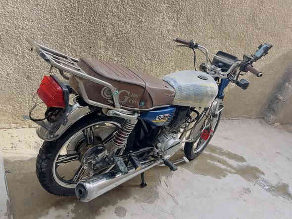 السلام عليكم
دراجه سيفان م24
محرك ما مفتوح شرط
دراجه خير من الله محرك200
اوراقها كامله دراجه كامله مابيها اي نقص 
مكاني دوره سعر 550
***********
