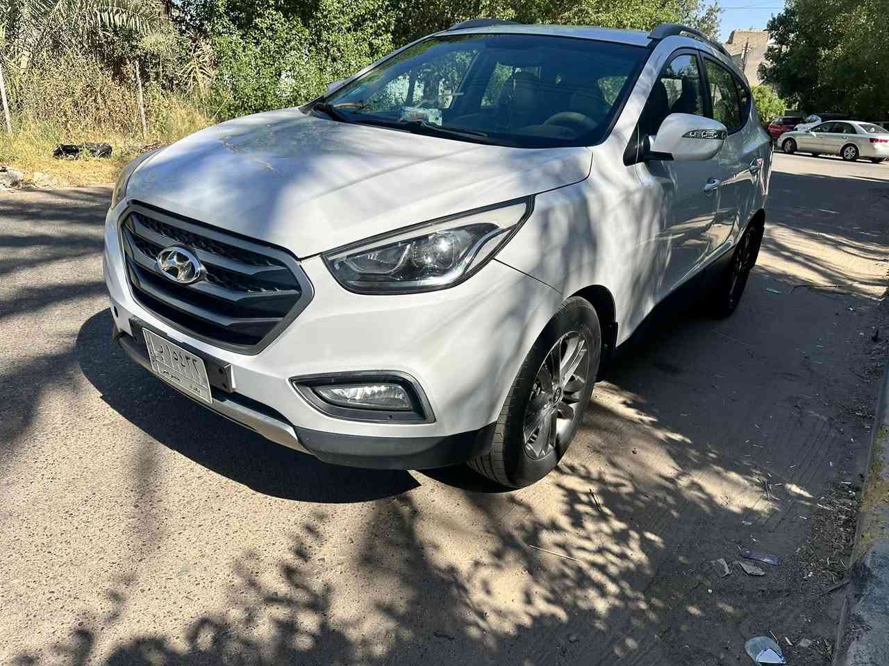 شلون الشباب للبيع توسان رقم بغداد بأسمنه موديل 2016 خليجي بيها مكانين صبغ زغار الباقي كله مكفول مكينه كير تبريد جديده السياره بصمه ماشيه 107الف مكاني العامريه سعرها 155$   ***********
