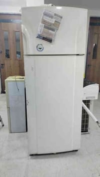 ثلاجه حجم كبير للبيع وبراد ماء   سعر الثلاجه ١٢٥ سعر البراد ٥٠ رقم اله...