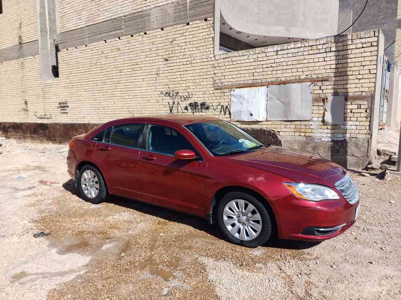 سي ٢٠٠ موديل ٢٠١٣ رقم بابل انكليزي بسمنه السياره بدون حادث ولا ضربه عندي البنيد صار بيه جراد ورشيته بدون فتح ولا تبديل فقط مكينه ٢٤٠٠ سياره جاهزه من كلشي مكينه وكير وتبريد وحداديه وتخم تاير كله مكفول مكانه بلحله المركز السعر  ٧٥ للاستفسار ***********
