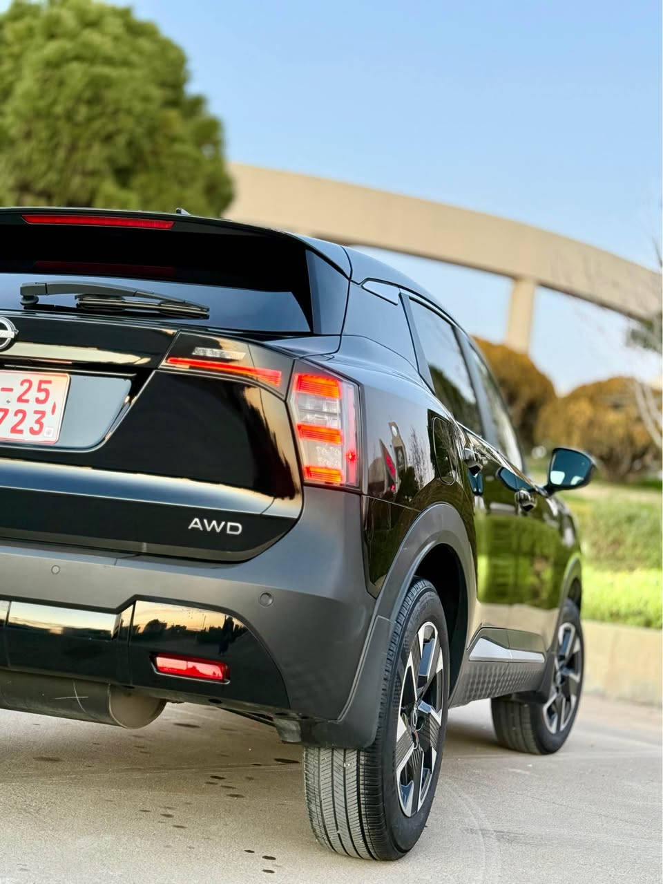 نيسان كيكس SV AWD 2025
 • الموديل: 2025
 • الفئة: SV AWD (دبل اكسل)
 • اللون: أسود
 • عداد المسافة: 3000 الف ميل
 • المحرك: 4 سلندر – 2.0 لتر

الضرر:
 • بدون صبغ (فقط مكان صغير تعديل PDR موضح بالصور)
 • رصعه  بالسقف أثناء النقل
السعر :18500 $ (185 $) (قابل للتفاوض بعد المعاينه فقط)

رقم الشاصي : 3N8AP6CB3SL321721

المواصفات:
 • نظام الدفع الرباعي AWD
 • بصمة أبواب
 • بصمة تشغيل
 • شاشة كبيرة (ستايل آيباد)
       ٠ شاحن واير ليس
       • كامره أمامية
       ٠ كامره خلفيه
       • حساسات خلفيه
 • رادار أمامي (تحديد المسار)
 • رادار جانبي (النقاط العمياء)
 • رادار خلفي (تحذير من الاصطدام)
 • هاند بريك إلكتروني
‏ • AUTO HOLD
‏ • AUTO START
‏ • AUTO STOP
 • أوضاع قيادة:
 • ECO
 • NORMAL
 • SPORT
 • تحكمات على المقود
 والعديد من الإضافات الاخرى 

للأستفسار : (***********) اتصال او وتس او فايبر
 موقع السياره : أربيل أربيل, العراق
