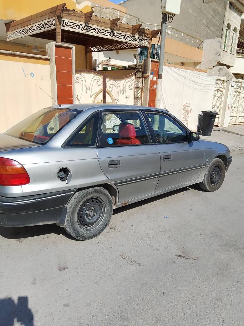 موديل1994-محرك 16نوزل-رقم بغدادشرط تحويل كوبون بانزين لون رصاصي رقم تلفون***********مكان اربيل كلك 
بس قبغ صندوق صبغ بدون دواخل أربيل, العراق
