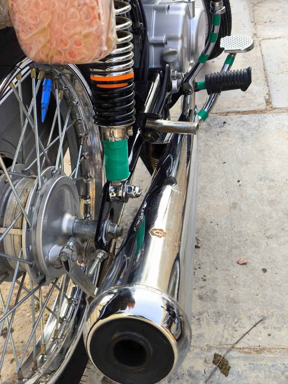 دراجه 4 كير مديل 26 سكنر
شخط بتاير ماكو بعده جيس بمعنى الكلمه ع وضع الشركه واسط النعمانيه 
سعر 800 وبيها مجال قليل 
*********** بوري رفيع
