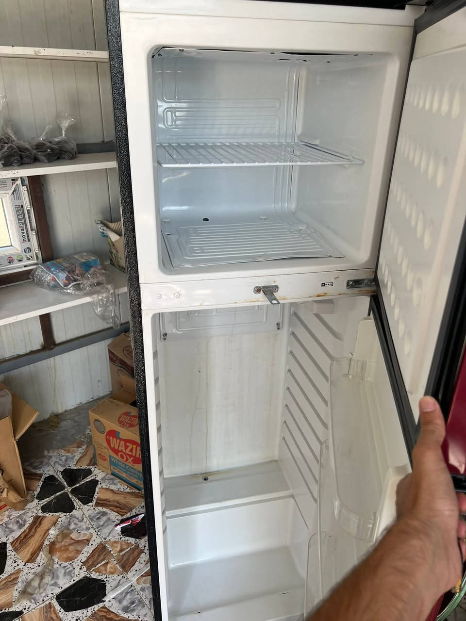 ثلاجه للبيع بيها ليك داخلي ابيع كشر وماطور اضمنه .. اما الليك الداخلي لازم تأسسلها بواري خارجي وتشحن غاز .. رايدها ب 150 وبيها مجال


**إذا كنت صاحب هذا الإعلان وتريد حذفه لأي سبب، رجاءا أرسل رسالة إلى الدعم الفني**
