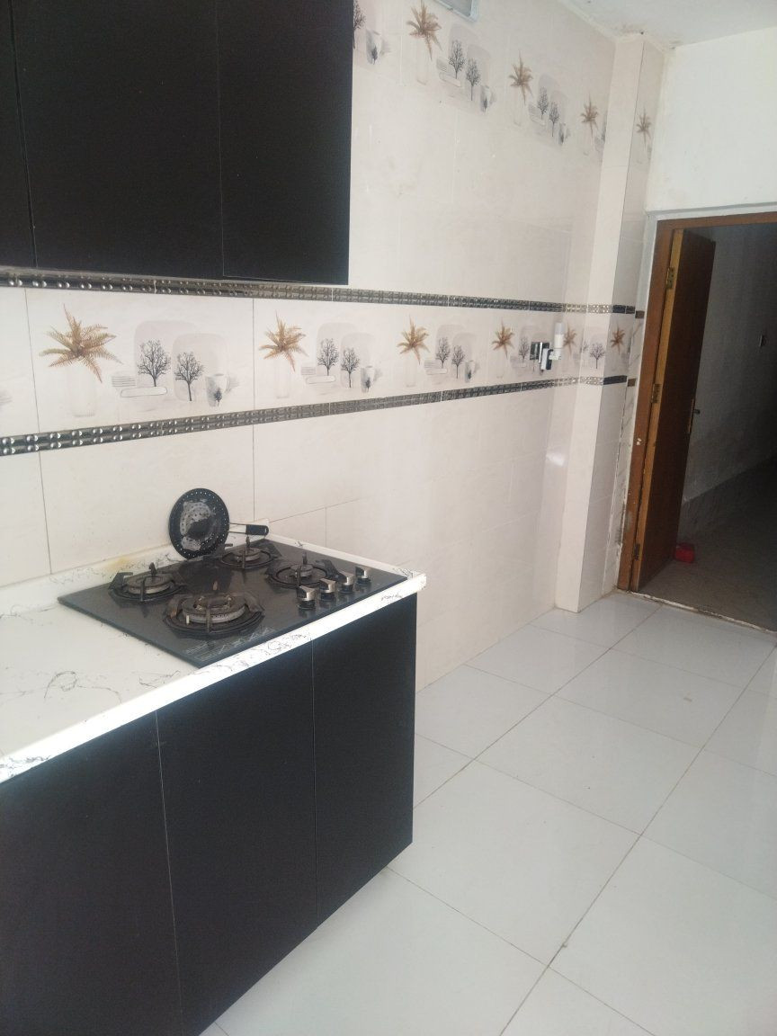 السلام عليكم مشتمل للبيع المساحة ٥٠ متر الوجه ٤ نزال ١٢ونص يحتوي على استقبال مطبخ خدمات ترك خلفي الطابق الثاني غرفه نوم الموقع الشرطه الخامسه قرب ابو ياسر المختار الاستفسار اتصل ***********
