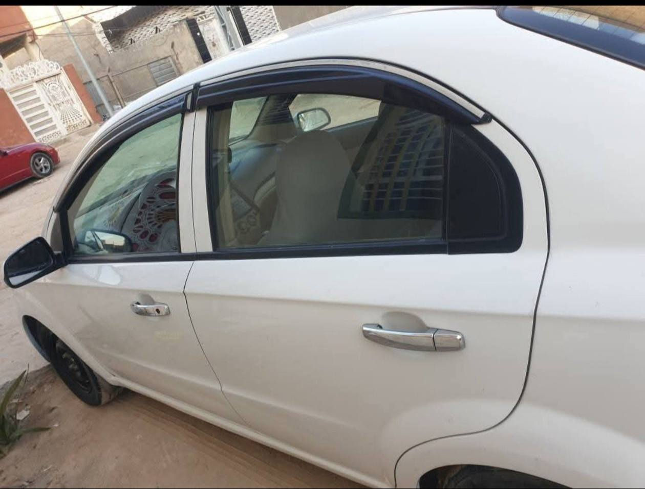 افيو 2011 بيها جاملغ السايق
خليجي اي عطل مابيها 
تخم تاير 
حدادية جديدة 
كير مكينة مكفولات 
سيارة بسم صديقي 
مكلف بل نشر 
سعر ٤٠ ورقة  وبيها مجال
***********
