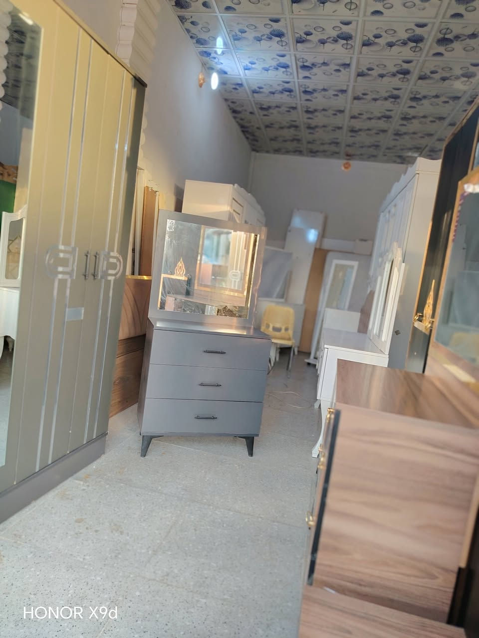 سلام عليكم غرف شبابيه بيع اومراوس الشراي يتفضل خاص ***********
