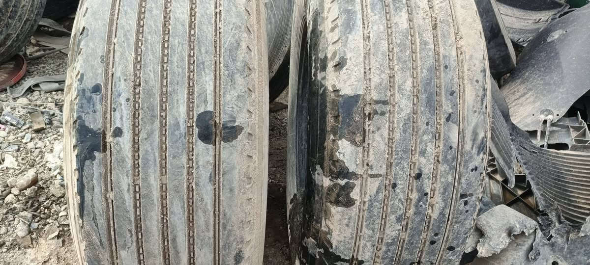 سلام عليكم تايرات بالون زوج واحد نضافه 75بلميه حجم 22.5/385/65 صنع تايلندي تاريخ 2024 سعر 300الف المكان كركوك مقابل الصناعه الجديده للاستفسار ***********
