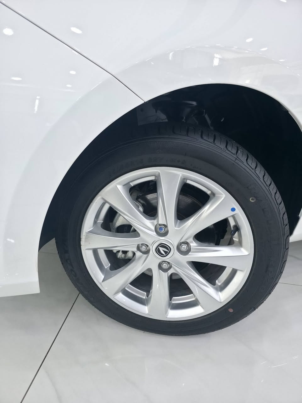 السڤن.....متوفر اقساط بدون كفيل فقط بمقدمة  والكاش  عروضة احلى 
سنة الطراز 2025
الاداء 
محرك 1500 تنفس طبيعي +القوة الحصانية 105+العزم 145+حجم خزان الوقود 40L+گير 5سرعات dct +دفع العجلات 2wd+انظمة قيادة (2)سبورت ونرومال 
المواصفات 
فتحة سقف+كامرة خلفية مع حساسات خلفية +تبريد بستم +تحكمات مقود +تثبيت سرعة +مانع انزلاق +كشنات جلد +تحكمات مري +شاشة 7 انج 
شركة شانجان على سريع الدورة مجاور محطة وقود شواطئ دجلة 
للاستفسار :*********** ...*********** .مستشار شركة شانجان :ابو يمان
