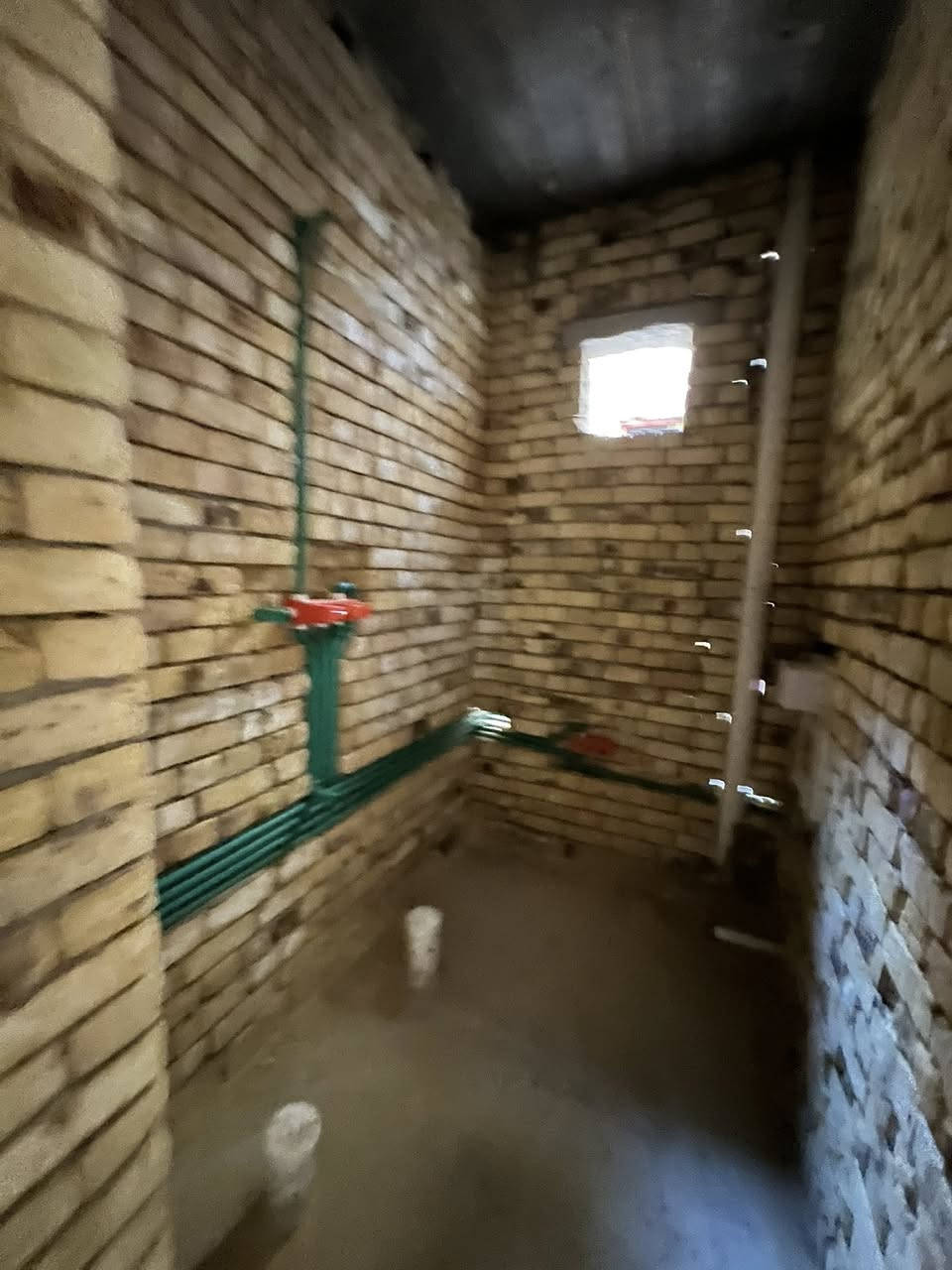 🏡 للبيع - بيت حديث في حي الحسين
📍 الموقع: النعمانيه - حي الحسين - شارع المدارس (شارع عريض ومميز)
📐 المساحة: 130 متر
🏗️ البناء: حديث وتحت الإنشاء حالياً
🏠 يتكون من طابقين
🔑 تسليم مفتاح خلال شهر 7
لديك خياران:
✅ شراء العقار على وضعه الحالي 
✅ أو استلامه جاهزاً (تسليم مفتاح) بعد إكمال أعمال البناء.
للاستفسار والمعاينة:
📞 ***********
العمدة للعقار
عماد الشمري
