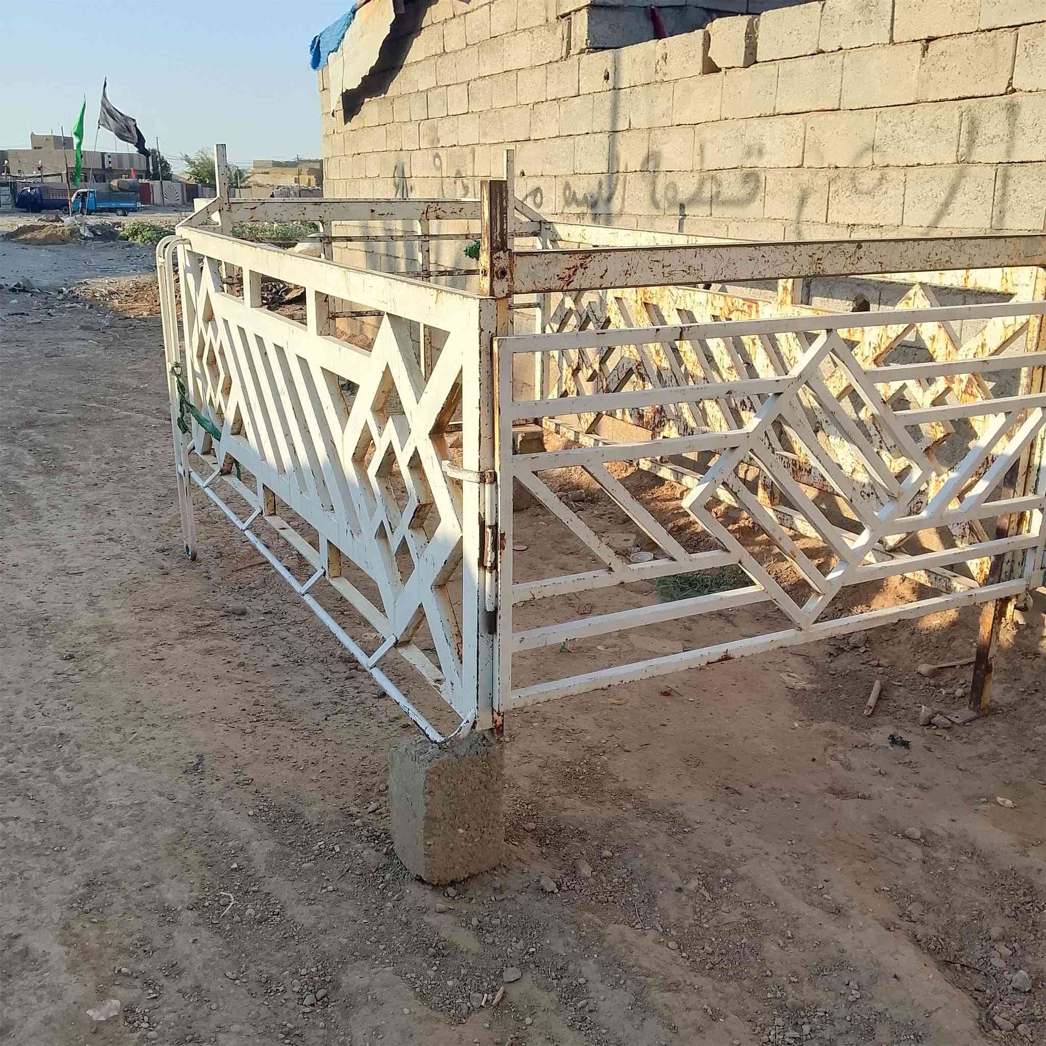 محجر اللبيع نظيف مابيه خياس شرط النظافه عوزه بس صبغ العنوان بغداد حسينيه المعامل قريب على شارع المستشفي السعر 325 وبيه مجال لطيبين رقم الهاتف ***********
