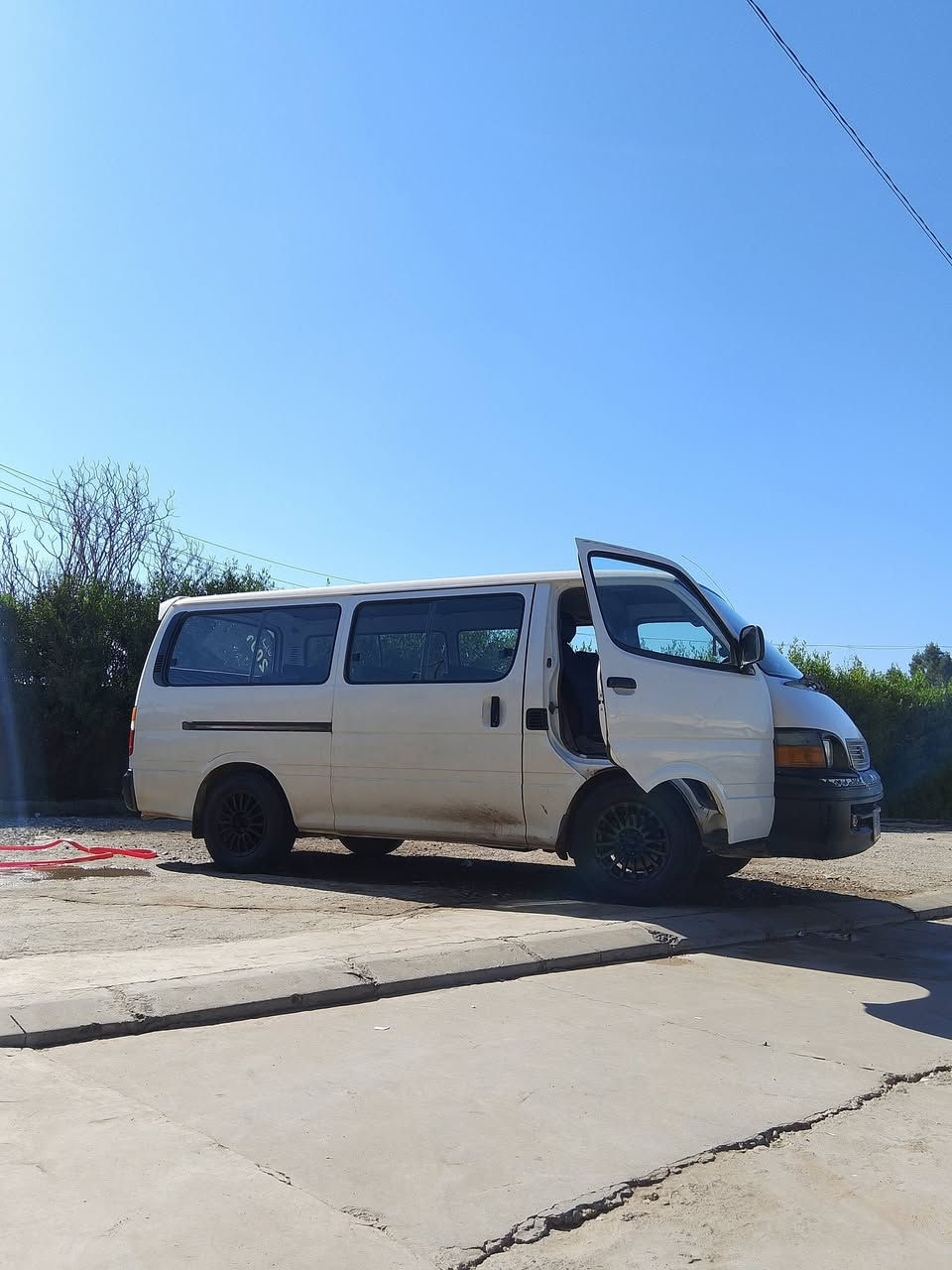 Toyota haice
سەیارەکە زۆر پاک و جوانە
مۆدێلی ٢٠٠١ و
مەکینە بەتەی گێڕ تۆماتیکە 
✅  ناوەوە پاک و ئامادەی 
رەقەم سەنەوی تازەیە
✅ هیچ کێشەیەکی نییە، تەنها سواربە و بڕۆ 
***********
