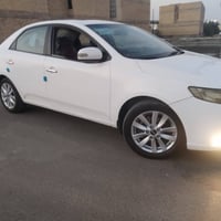 سيراتو ٢٠١٠ • ١٦٠٠ • فتحة شاشة كاميرا