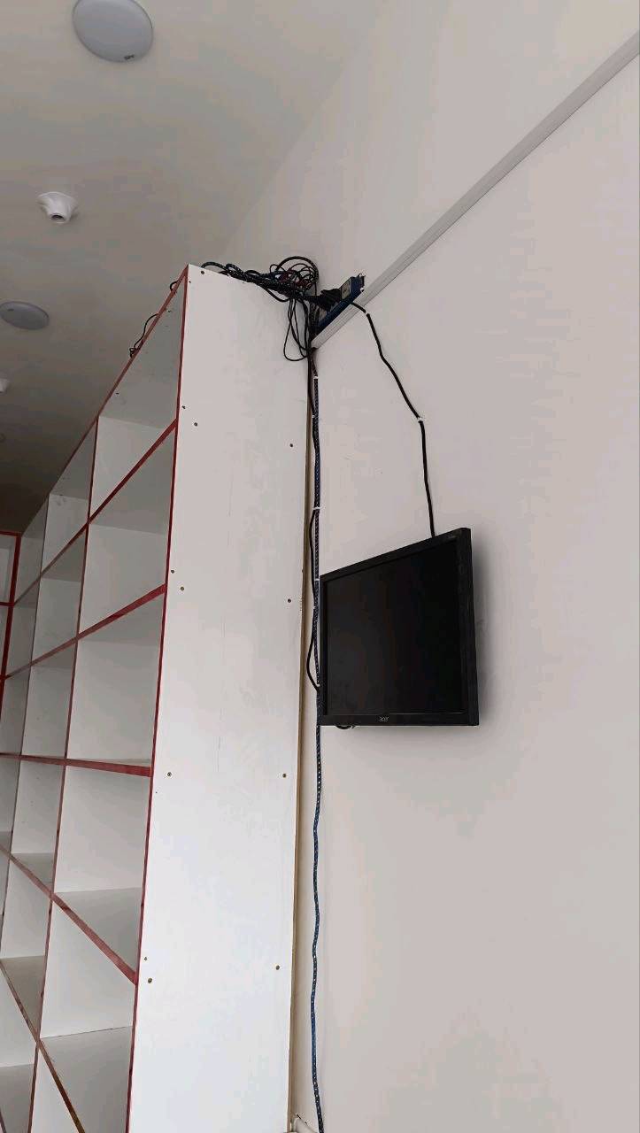 فاترينات mdf تركي مستخدم
القياسات
5 فاترينات متر * 3 
4 فاترينات 80 * 3 
فاترينة وحدة متر و20 *3 
ميز امامي 90 * 3 و 10 
مع قواطعه ومجراته كامل

فاترينات تعليگ
عدد 2 
70*60
متر * 70 
لوح جداري تعليك 120*متر

كوت الخاجية ***********
سعرهن 1750 وبيه مجال