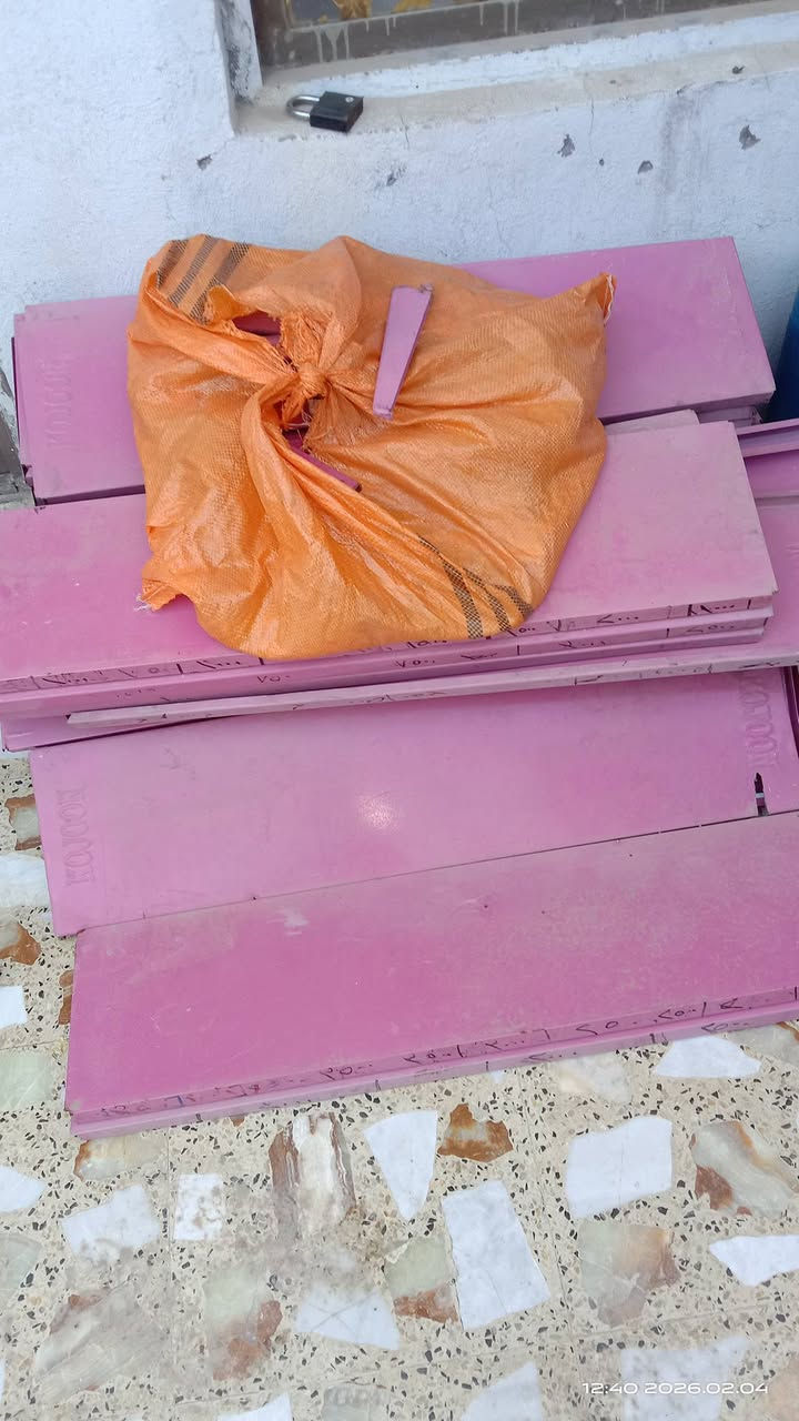 سلام عليكم رفوف وكبنكات جدد للبيع مكاني فلكه حي النصر وتوصيل مجاني ***********
