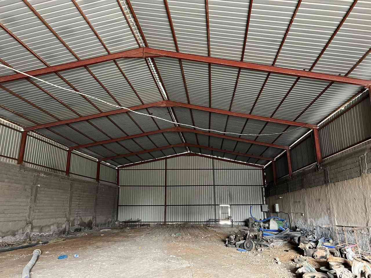 السلام عليكم للبيع جملون طوله 40 متر او عرضه 15 متر (***********
