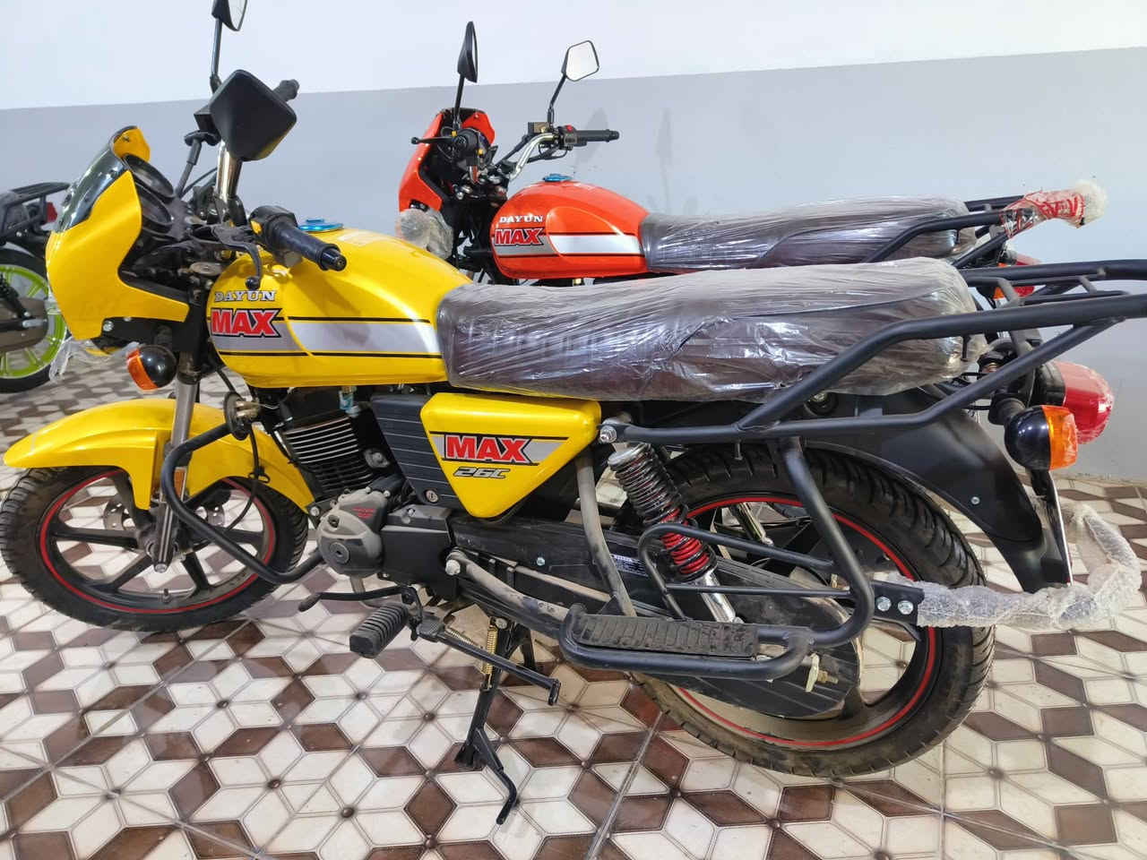 البيع بالنقد. والتقسيط.تتوفر لدينا انواع الدراجات الناريه. ودراجات الشحن. والستوتات.  للأستفسار خاص. او. ***********. *********** ابو روان.
