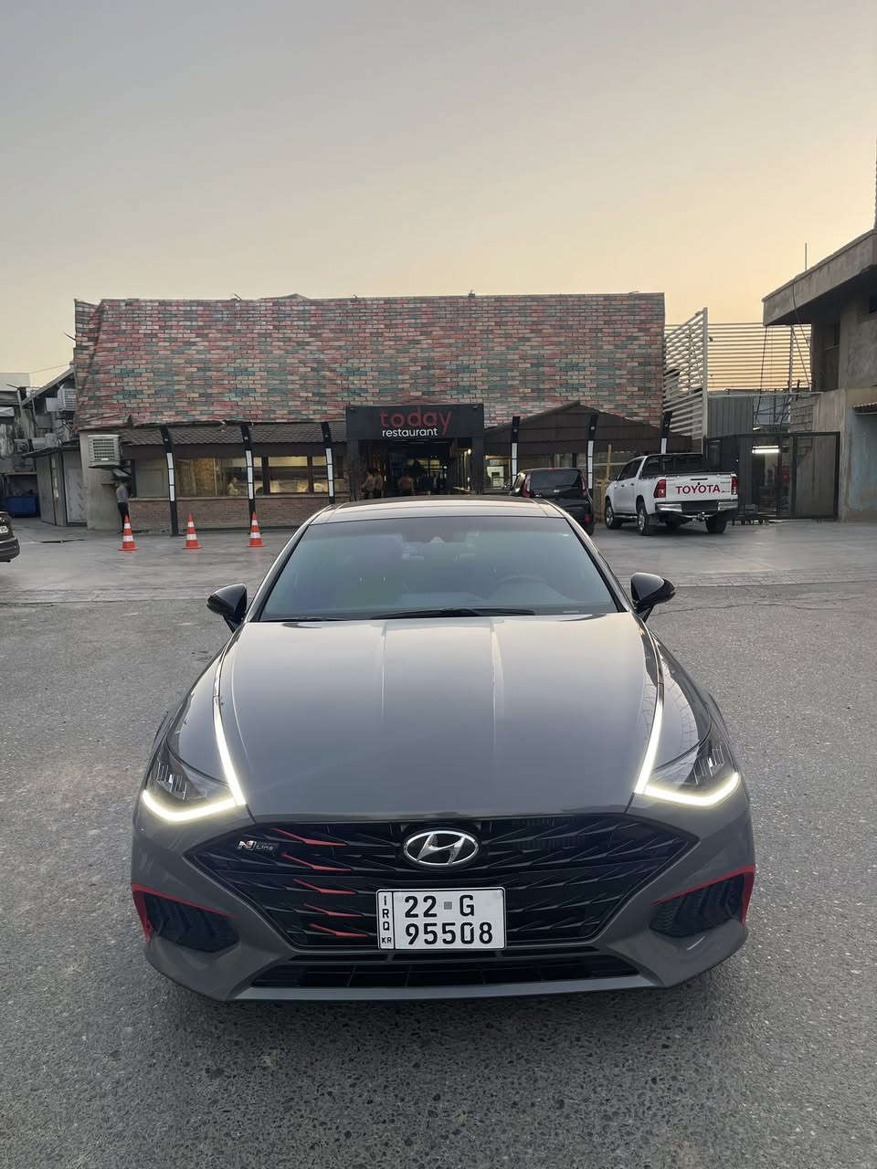 سوناتا ان لاين ٢٠٢٣
لون اسمنتي محرك ٢٥٠٠ توربو
ماشية ٣٩ الف ميل 
رقم اربيل جديد 
سيارة حادثهة الصندوك ومبدل نفس اللون تفصيخ 
وحافة الجاملغ الخلقي شوية بي دي ار 
سيارة نظيفة كلش تجي واتشوف بعينك 
عليهة تظليل امريكي ٥٠٪؜
بجم مغلف بي بي اف 
عليهة وشم جانبي سبورت 
باقي موصفات الان لاين معروف 

السعر 21,800 وبي مجال
مكان السيارة بغداد
للتواصل على الرقم 
***********
