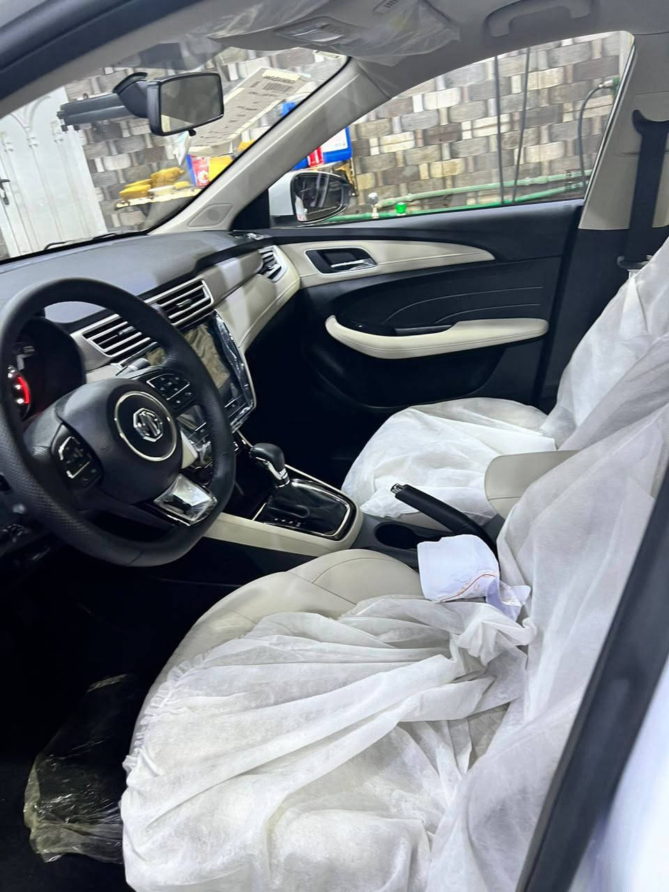 سلام عليكم سياره م جي فايف 2025زيرو مامشيه نضافه فول واحد على واحد السعر 96قفل مكاني ناصريه مركز رقم الهاتف ***********
