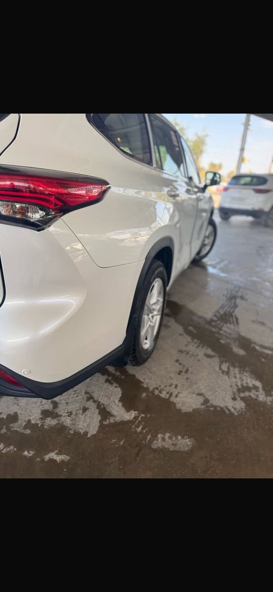 السلام وعليكم 
تيوتا هايلندر خليجية هايبرد وكالة عبداللطيف جميل موديل ٢٢ ماشية ٦٥ الف كيلو صبغ فقط الباب خلفي وربع دعامية امامية الباقي مكفولة سعر ٢٨ وبيه مجال حك جية العنوان بغداد

‭٠٧٨٨ ١٧٠ ٤٨٧٦‬
