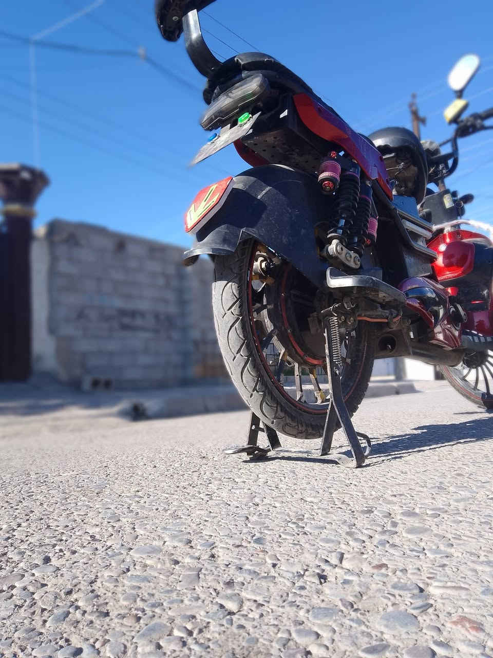 السلام عليكم بايسكل شحن للبيع موديل 2024 بايسكل شحن اي عيب مابي شرط الفحص  5 بطاريات شرط  يقبط فول سرعة  99 بايسكل حيل نضيف أمام العين دبل اشاره اشاره شفط بايسكل ابو درع سعر 250 وبيها مجال مكاني كركوك الرقم الهاتف ***********
