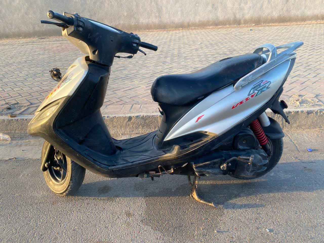 ماكس سرعة 140 نظيفة كلش 
نگرة سلف 
محرك ناعم يخبل  
شلعة ومعدل صاروخ 
اوراقها كهربائياتها اشاير لايتات كيجات كلها كاملة 

للبيع بلاااش بـ 300 وبيها مجال قليل للشراي 
***********

