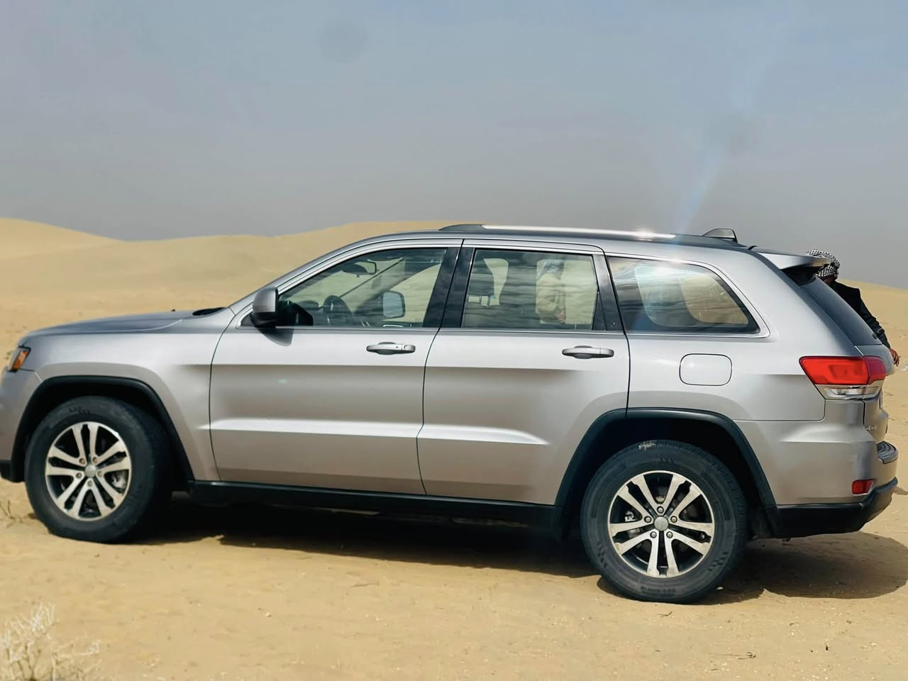 جيب ١٤ اصل موصفات لمتد فول موصفات
داخله كلين وبالعراق يبها قطعتين صبغ وقطعتين تبديل بدون شاصي وبدون برانكيت عنواني ذي قار 

السعر ١٧٠ 

***********
