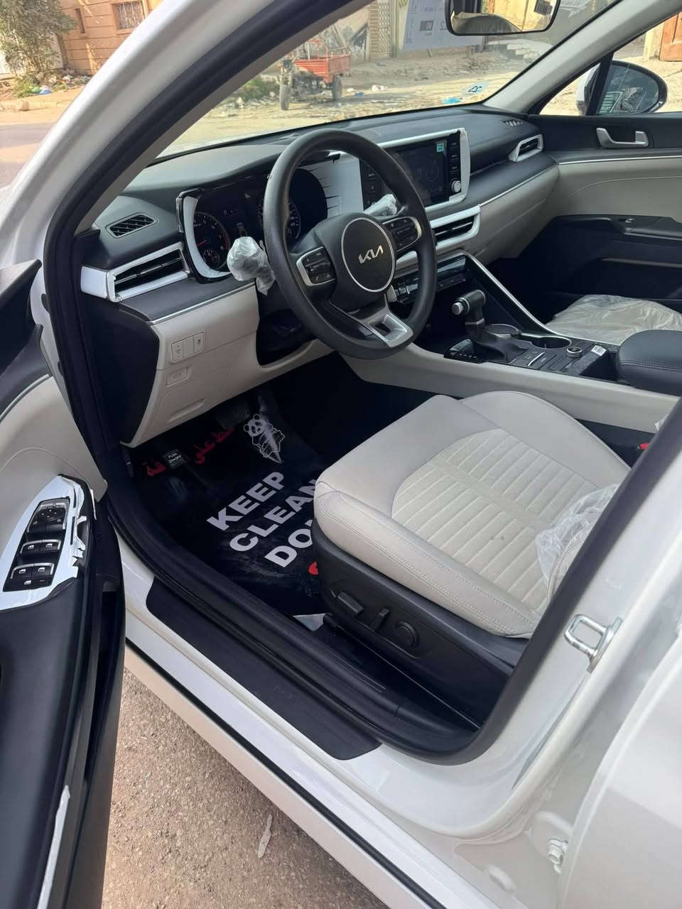 K5 2023  وكالة دوليه
خليجي السياره رقم بغداد جديد انكليزي مداور ثاني يوم 
فول سياره جديده كلش وضع شركه بعده بلزكاته شركه 
استخدم شخص واحد 
بصمة تشغيل +بصمات ابواب 
بصمة جنطه 
شاشة كبيره دواره + كامره 
حساسات امامي خلفي 
اشاير مري led 
ويل كروم 18 الكبير المرغوب 
مري شفط 
يدات نيكل اصل 
السياره فول led 
تبريد لمس 
شاشة ابل كار بلي 
تبريد قطعتين بيانو
انارة ترحيب
فتح الصندوق عند الاقتراب
 بعده بضمان شركه دوليه
وضع الشركه كلش جديده
ماشيه:21
 وضع شركه كفاله عامه
سبيره ماا نازل شركه
 بعده وضع زيرو كارتون كلش
رجاء: بس شراي يتصل

مكان السياره؛ الناصريه
للأستفسار ***********
