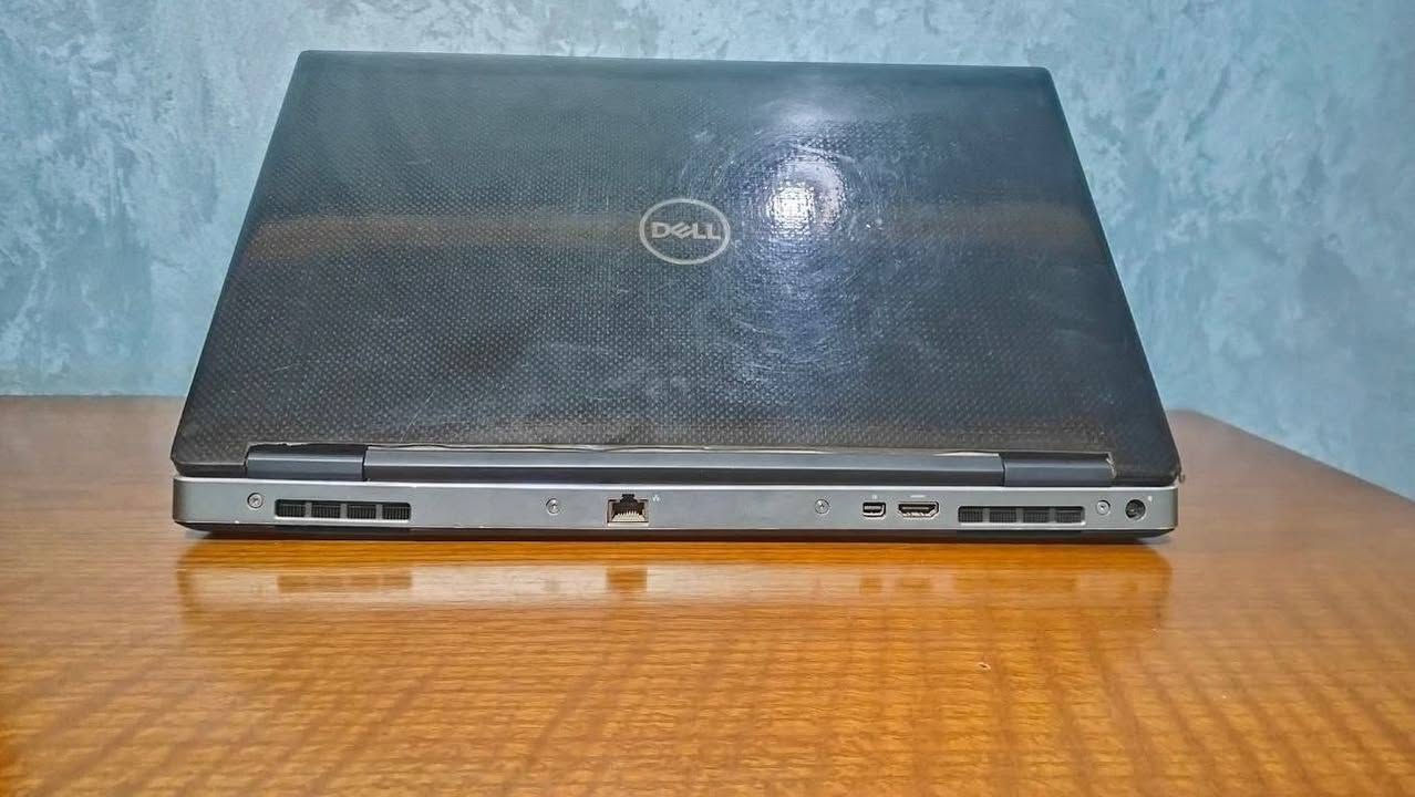 💼 Dell Precision 7530 Workstation
لابتوب Workstation احترافي موجه للمهندسين والمصممين والبرامج الثقيلة، بقوة معالجة عالية وكارت Quadro مخصص للأعمال الاحترافية.

━━━━━━━━━━━━━━━━━━━━━━

🔵 المعالج
Intel Core i5-8400H

✅ 4 أنوية / 8 Threads
✅ من فئة H للأداء العالي
✅ مناسب للبرامج الهندسية والتصميم الثقيل

🔵 الذاكرة (RAM)
8GB DDR4

✅ قابلة للترقية
✅ مناسبة لتشغيل البرامج الاحترافية

🔵 التخزين
512GB SSD

🚀 سرعة ممتازة في تشغيل النظام والبرامج
🚀 أداء سريع في فتح المشاريع الثقيلة

🔵 الشاشة
15.6 بوصة Full HD IPS
دقة 1920×1080

✅ صورة واضحة وتفاصيل دقيقة
✅ مناسبة للعمل الطويل والتصميم

🔵 كروت الشاشة
Intel UHD Graphics
+
NVIDIA Quadro P2000 4GB GDDR5 🔥

🎨 كارت احترافي مخصص للهندسة والجرافيك
🏗️ أداء قوي في برامج AutoCAD / Revit / SolidWorks
🎬 مناسب للمونتاج والتصميم الاحترافي

🔵 الشاحن
⚡ شاحن أصلي 180W

🔵 النظام
Windows Pro أصلي
✅ يتفعل تلقائياً بمجرد الاتصال بالإنترنت

━━━━━━━━━━━━━━━━━━━━━━

🏗️ مناسب للمهندسين والمعماريين
🎨 التصميم والجرافيك الاحترافي
🎬 المونتاج ومعالجة الصور
💻 البرمجة والمهام الثقيلة
🖥️ أعمال Workstation

━━━━━━━━━━━━━━━━━━━━━━

🛡️ ضمان شهر كامل
🔄 15 يوم استبدال
🚚 متاح الشحن لجميع المحافظات

🔥 Precision Workstation + Quadro P2000 = أداء احترافي حقيقي للشغل التقيل 🔥


**إذا كنت صاحب هذا الإعلان وتريد حذفه لأي سبب، رجاءا أرسل رسالة إلى الدعم الفني**