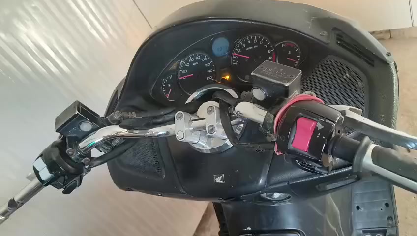 السلام عليكم فورزا 09 ابيع كوم حديد دراجه شغاله وتمشي ماكينه ناعمه كهربائيات كلها شغاله دراجه بيها نقص كفرات ***********
