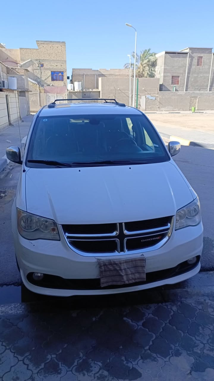 دوج كرفان موديل 2020  رقم انكليزي  بغداد راعيها بالبصرة سنوية لغاية 2027 ماشية 82 الف ميل حادثها الباب الخلف الراكب فقط  بدون بجم بدون ايرباكات مكينة كير تبريد تدفئة السيارة نظيفة جدا مكانها البصرة الزبير  السعر 195 ورقة
***********
