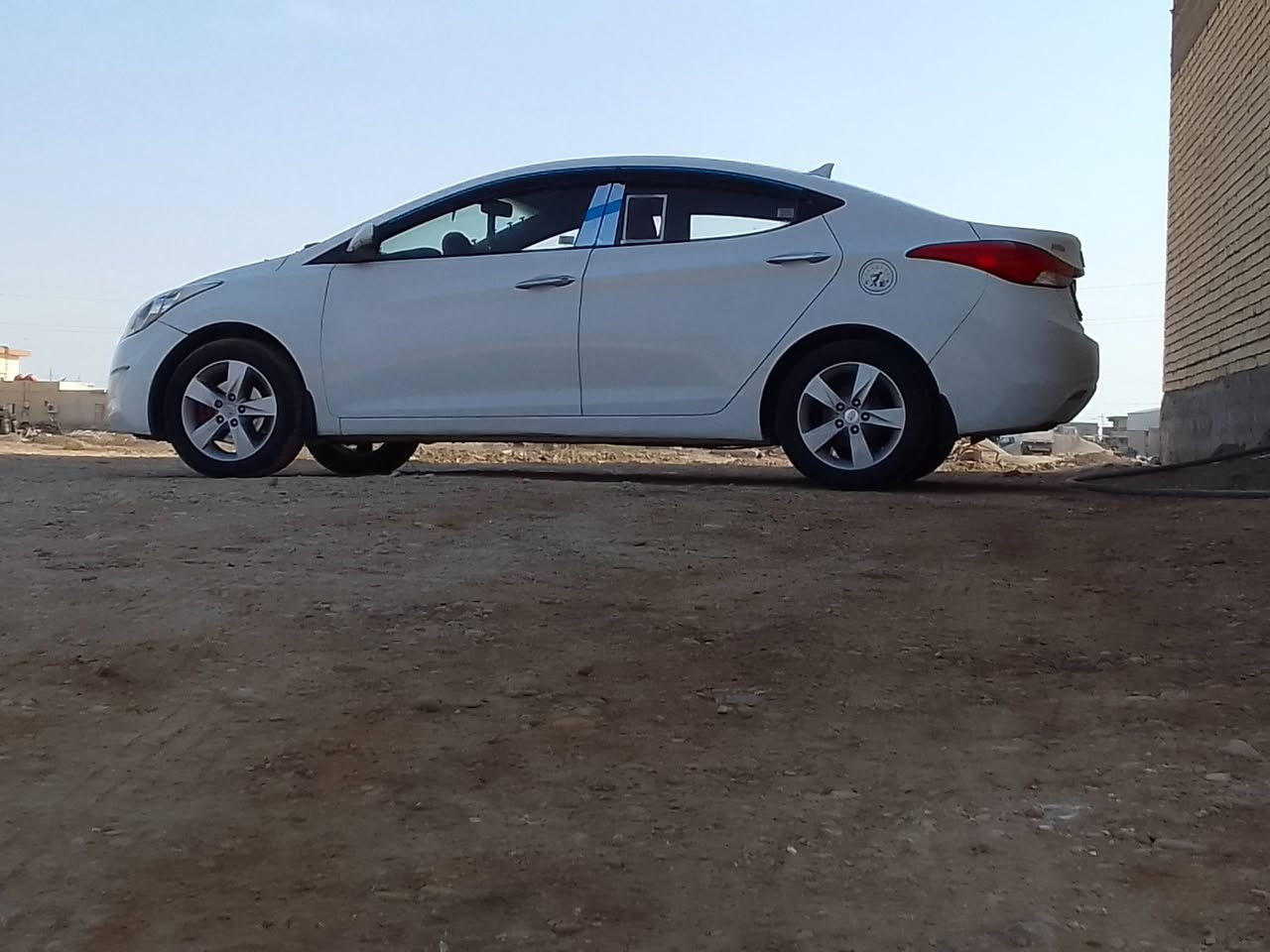 النتراء خليجي للبيع ٢٠١٤محرك ١٦٠٠ مكفوله بيها قطعه وحده والسونار موجود تخم تاير صدر جديد تبريد تدفئه السياره على وضع الشركه مكاني واسط الزبيديه ***********      السعر ١١٠ السياره مال جناي لا تخابر وتضل تعامل وتعبني  وبل اخير تطلع ما عندك غير الشده من الخير اجيك السياره اموصله ٥ وما منطيها
