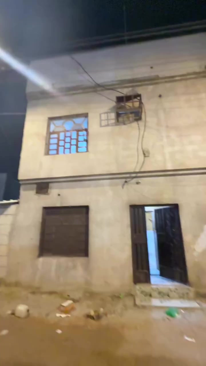 مشتمل للأيجار
يحتوي ع غرفتين وصاله واستقبال ومطبخ 
المشتمل طابقين ومعزول بالكامل 
للأستفسار ***********
