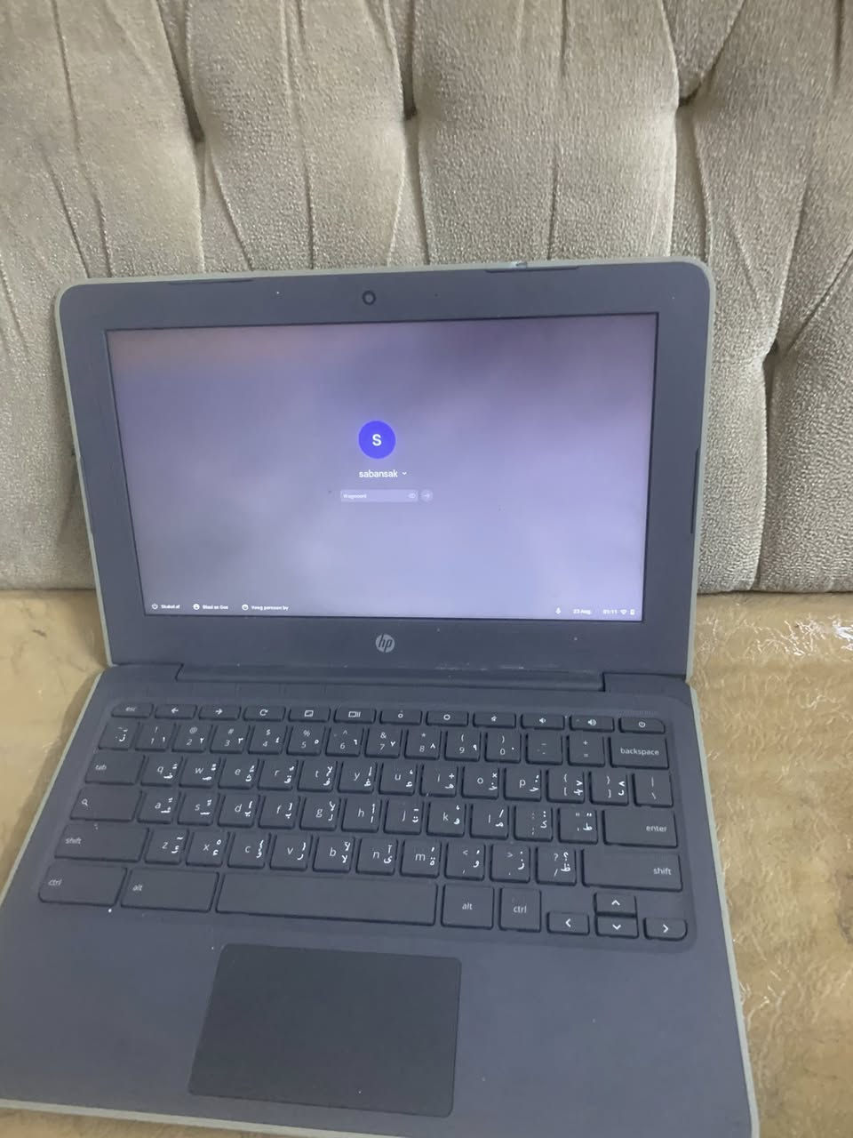 هذا المنتج هو جهاز كمبيوتر محمول من طراز HP Chromebook.
يتميز الجهاز بتصميم بسيط مع شعار HP في المنتصف.
يعمل بنظام التشغيل Chrome OS الخاص بجوجل.
صُمم هذا الجهاز بشكل أساسي للاستخدام اليومي الخفيف مثل تصفح الإنترنت وتطبيقات الويب.
يتميز بكونه خفيف الوزن ومناسب للطلاب والمستخدمين في المنزل.


**إذا كنت صاحب هذا الإعلان وتريد حذفه لأي سبب، رجاءا أرسل رسالة إلى الدعم الفني**