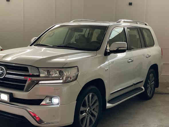 تويوتا لاند كروز 2017 فئة VXS 5.7 فول 1/1 خنك رادار
ماشية 130 الف كيلو حقيقي وشرط الكارتون السيارة و 
كلش جديدة والسيارة رقم بغداد الجديد  ب اسمي
و السيارة مكفولة كفالة من الصبغ والتبديل و الفتح و 
الكير والمحرك كذللك مكفولات وابيع شرط السونار و 
والسيارة فول 1/1 خنك رادار و جكات و 4 كامرات و فول
والسعر اتصل وبيك خير وتدلل و ترهم بيع او مراوس مع اي سيارة وبيك خير وتدلل و 
مكاني بغداد الكاظمية ورقمي *********** اتصال 
و مواصفات السيارة هية بصمة و سلايد وتشغيل عن 
بعد و 5 بصمات و وصندوق كهرباء ولايت زنون دبل عدسة كهربائي و وحساسات امامية وخلفية و 4 كامرات 360 درجة و رادار امامي و تثبيت مسار و كراسي كهرباء
و كراسي تبريد و شاشة اصلية و نضام صوتي JBL و 
شاشات خلفية اصلية و محرك 8 سلندر حجم 5700
