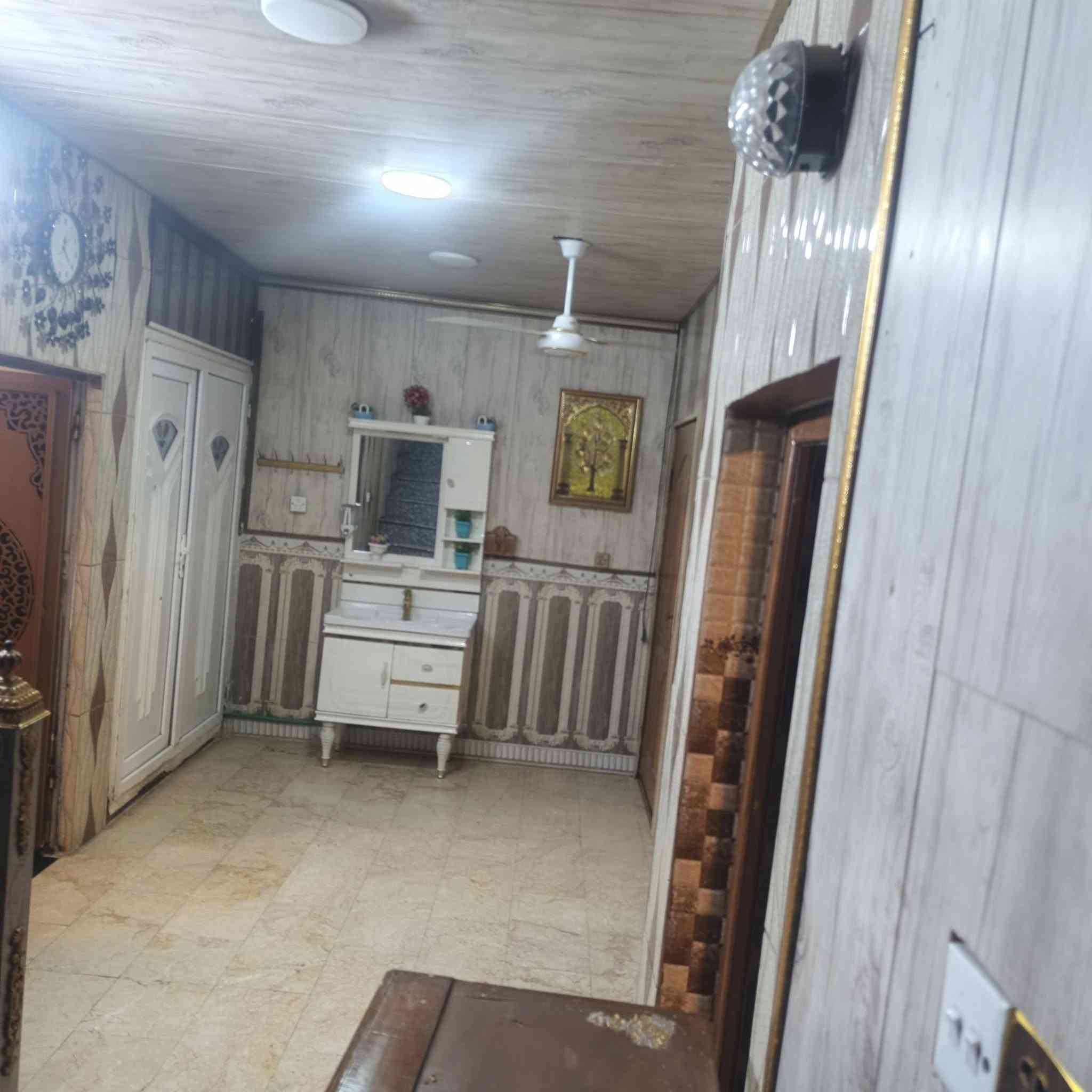 سلام عليكم  بيت للايجار  +غرفه وحده وخدماته بيت موئثث مكانه شارع 60   
 ***********.       اجاره. 600
