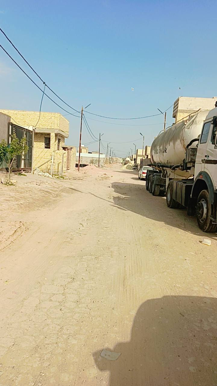 "قطعة أرض للبيع في علوة الفحل، خلف الفلل، الساحة الف 17 متر، طابو زراعي سند 25. المكان مميز. للاستفسار والتفاصيل: مكتب حسين النجفي *********** (واتساب)".
