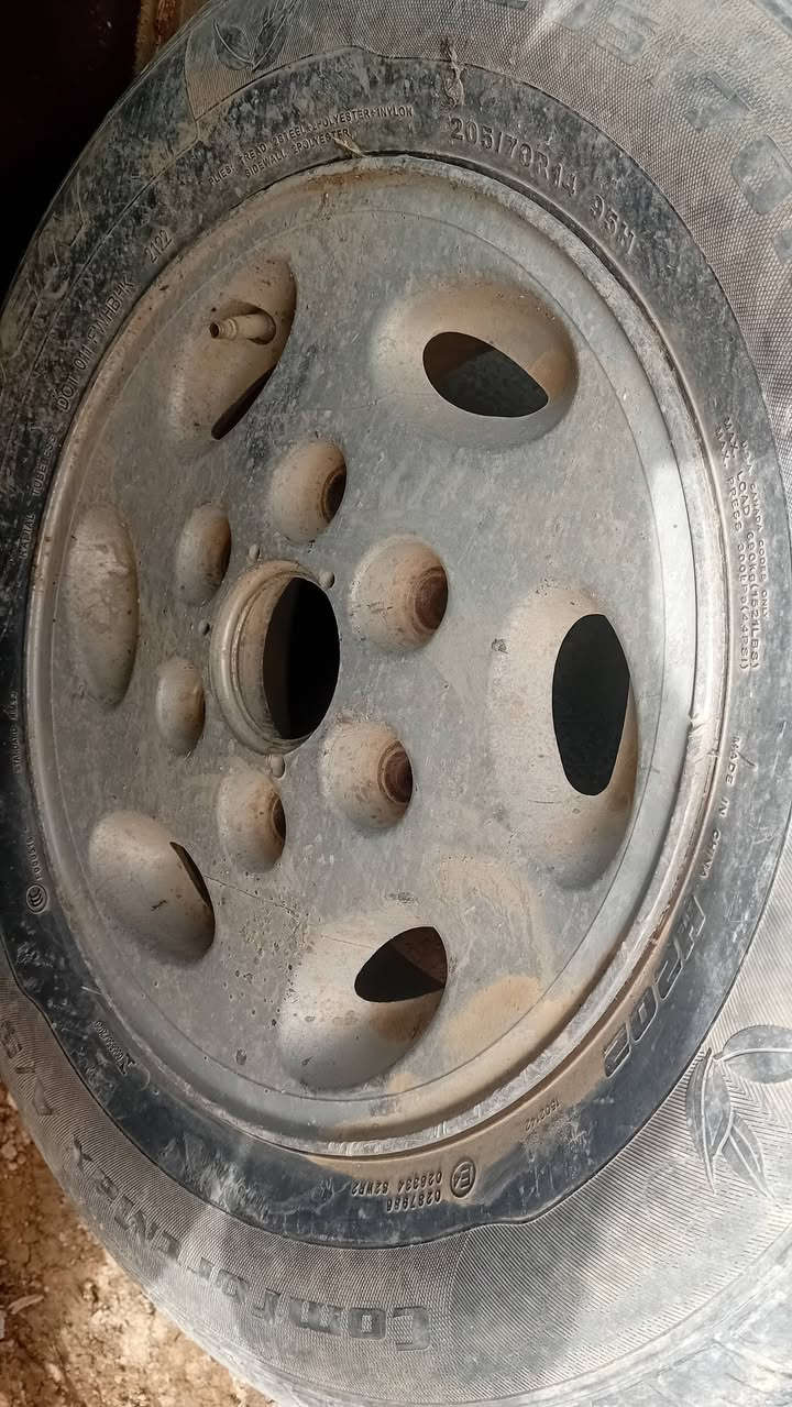 ٤            ١٤                  ***********
