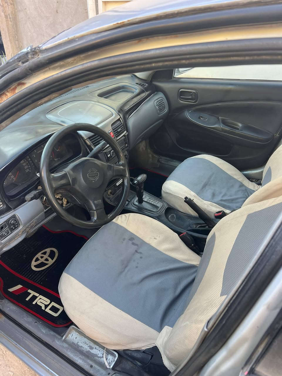 نيسان سني
موديل2000 رقم بصره مشروع وطني  سنويه 2028 تنتهي
مصبوغه عام 
حادث بند طاير
كير مكينه حداديه مكفولات
***********
