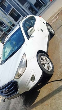 توسان 2010 خليجي مكفوله عده طخه بلباب موضحه بلصوره  محرك 2000   السيار...