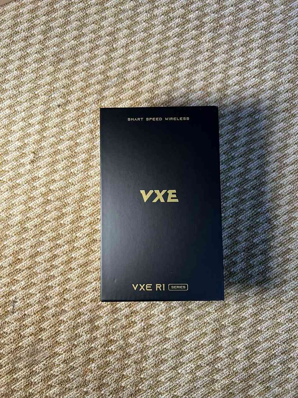 ماوس VXE Dragonfly R1 Pro Max هو ماوس ألعاب لاسلكي اقتصادي عالي الأداء، يتميز بمستشعر PAW3395 الرائد (26000 DPI)، وشريحة Nordic 52840، ووزن خفيف جدًا (حوالي 51-54 جرام). يدعم معدل تحديث يصل إلى 4KHz (مع دونجل إضافي)، وبطارية تدوم طويلاً تصل إلى 150 ساعة، مما يجعله خياراً ممتازاً للألعاب التنافسية. جديد ممستخدم السعر 55 الف


**إذا كنت صاحب هذا الإعلان وتريد حذفه لأي سبب، رجاءا أرسل رسالة إلى الدعم الفني**