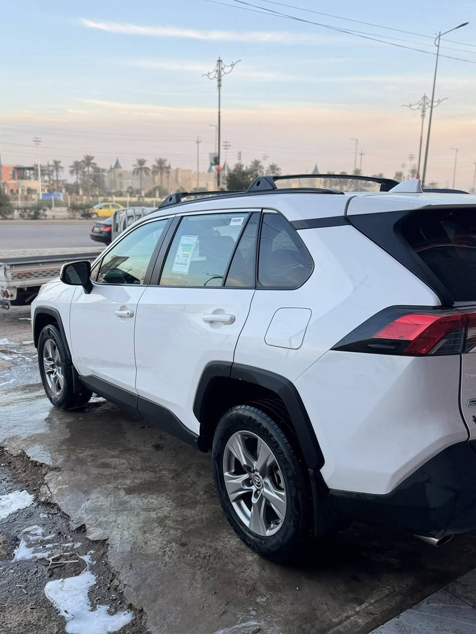 السلام وعليكم
تيوتا راف فور 2023 وارد أمريكي XLE
رقم بغداد بانزين ماشيا 48 صو الحادث والسونار داخل المنشور بدون دواخل او شواصي او تبديل نهائياً بالشرط سياره جديده بمعنى الكلمه السعر 250 ورقه بيه مجال شي قليل 
ديالى — بعقوبه 
***********
