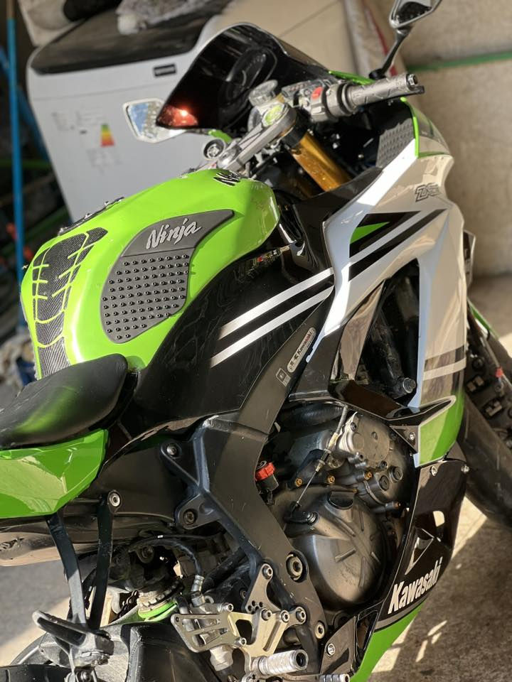 السلام عليكم كاوسكي 636 موديل 2016 مكينه كفاله عامه من الفتح والصوت والدخان والبكن حمي وشغل الدراجه حلوه  لايتات زنون مودات قياده بس بيها ملاحضات تنزل من سعر الدراجه 
المكان بغداد منصور
السعر 40 و بيها مجال 
رقم تلفون ***********
