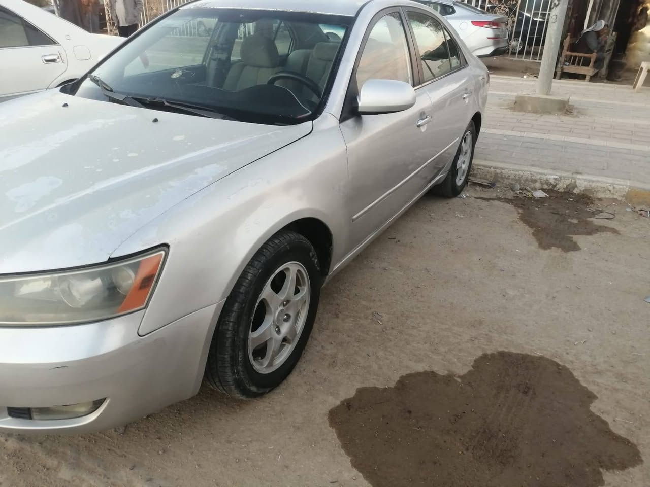 سلام عليكم سياره لبيع سوناته موديل 2006 خليجي مكينه أو كير شرط  حداديه 100/90 تخم تاير نضيف رقم بغداد مشروع وطني السعر  88 أو  مجال مكان ناصريه شطره رقم الهاتف ***********
